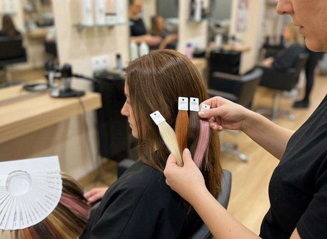 Asesoría de color y gama de extensiones Hairdreams en Vigo - Imagen 1