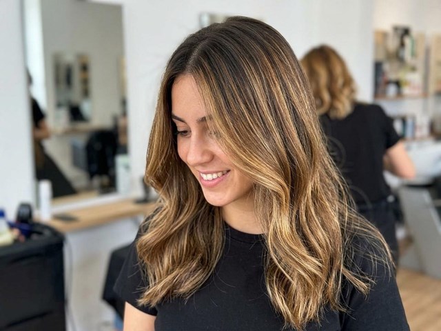 Balayage y mechas tendencia en Vigo