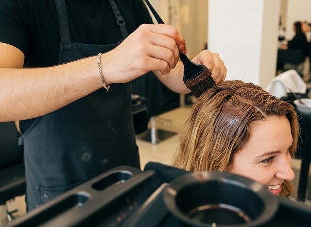 Coloración y tintes que cuidan tu cabello en Vigo - Imagen 1