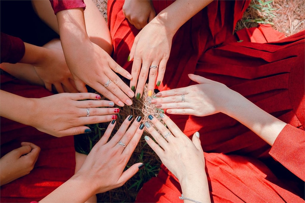 Colores tendencia del verano para la manicura y pedicura