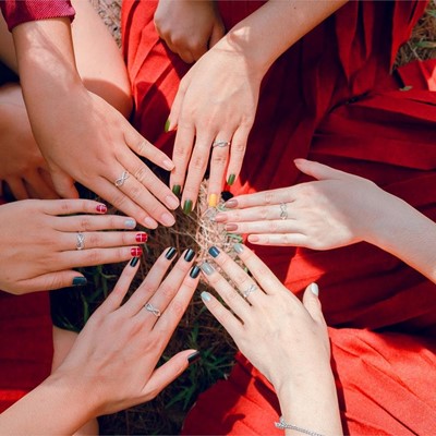 Colores tendencia del verano para la manicura y pedicura