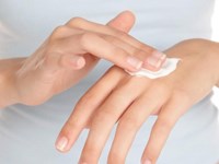 ¿Cómo cuidar las manos cuando llega el frío y la calefacción reseca la piel?