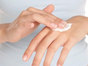 ¿Cómo cuidar las manos cuando llega el frío y la calefacción reseca la piel?
