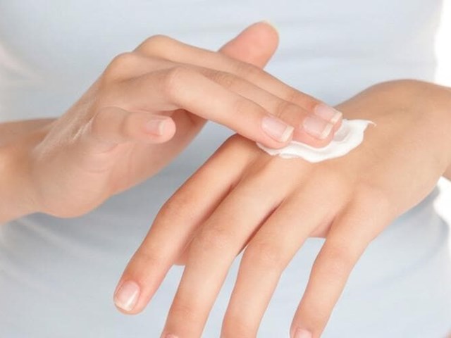 ¿Cómo cuidar las manos cuando llega el frío y la calefacción reseca la piel?