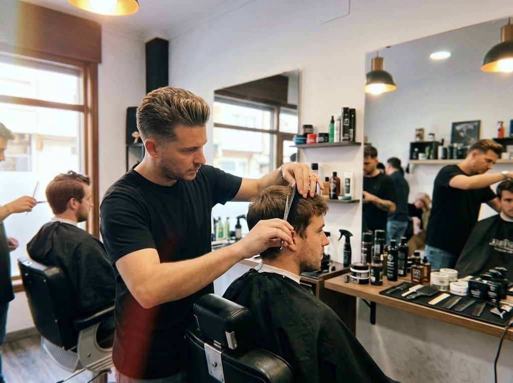 Foto 1 Cortes de cabello para hombre y barbería en Vigo