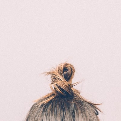 Cuidados para reducir la caída del cabello en otoño