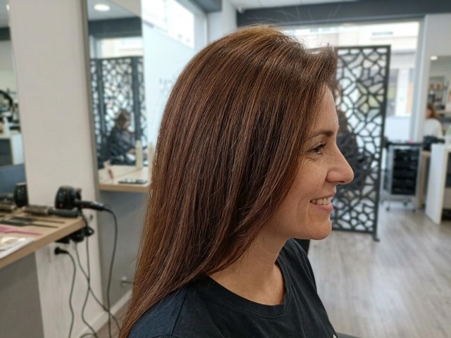 Melena durante más tiempo con extensiones de MicroLines en Vigo