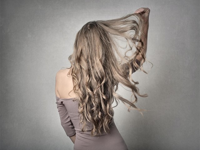 Ventajas de las extensiones de cabello natural: ven a nuestra peluquería en Vigo